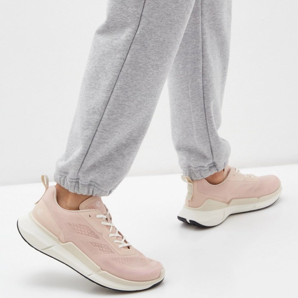 ECCO Women's Biom 2.2 Low Breathru Sneaker